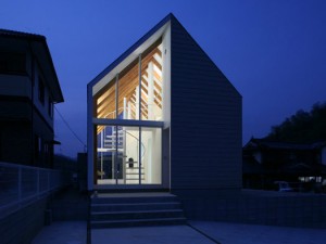 Проект коттеджа японского архитектора. Открытое пространство и полное отсутствие чердака.