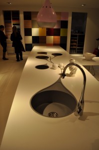 Дизайн внутренних интерьеров. Кухня столешница с фигурной мойкой