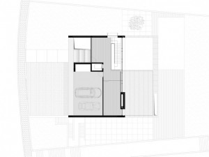 План первого этажа коттеджа с гаражом