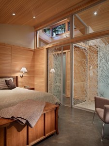 Спальня со стеклянными межкомнатными перегородками