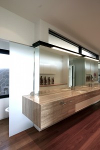 Пример обустройства ванной комнаты в коттедже