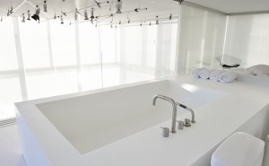 Ванная комната в стиле минимализм в коттедже