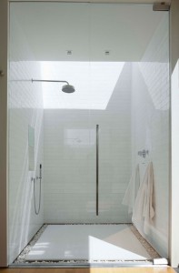 Пример ванной комнаты в современном коттедже